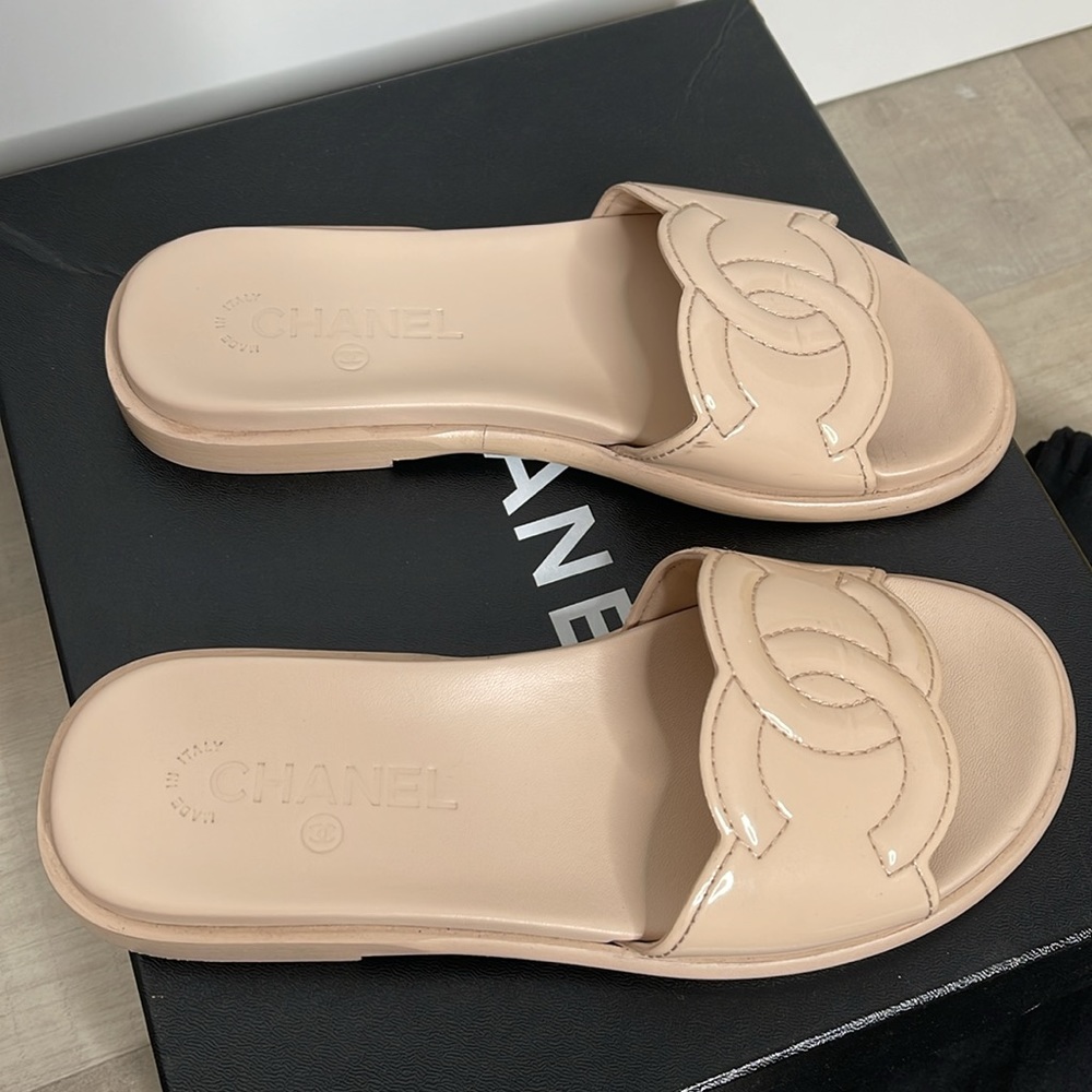 CHANEL CC Beige Patent Calfskin Leather Sandal Mules with Box - Picture 7 of 17